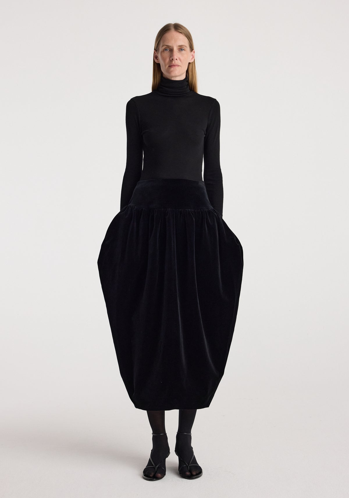 Sculptural volume velvet skirt | black