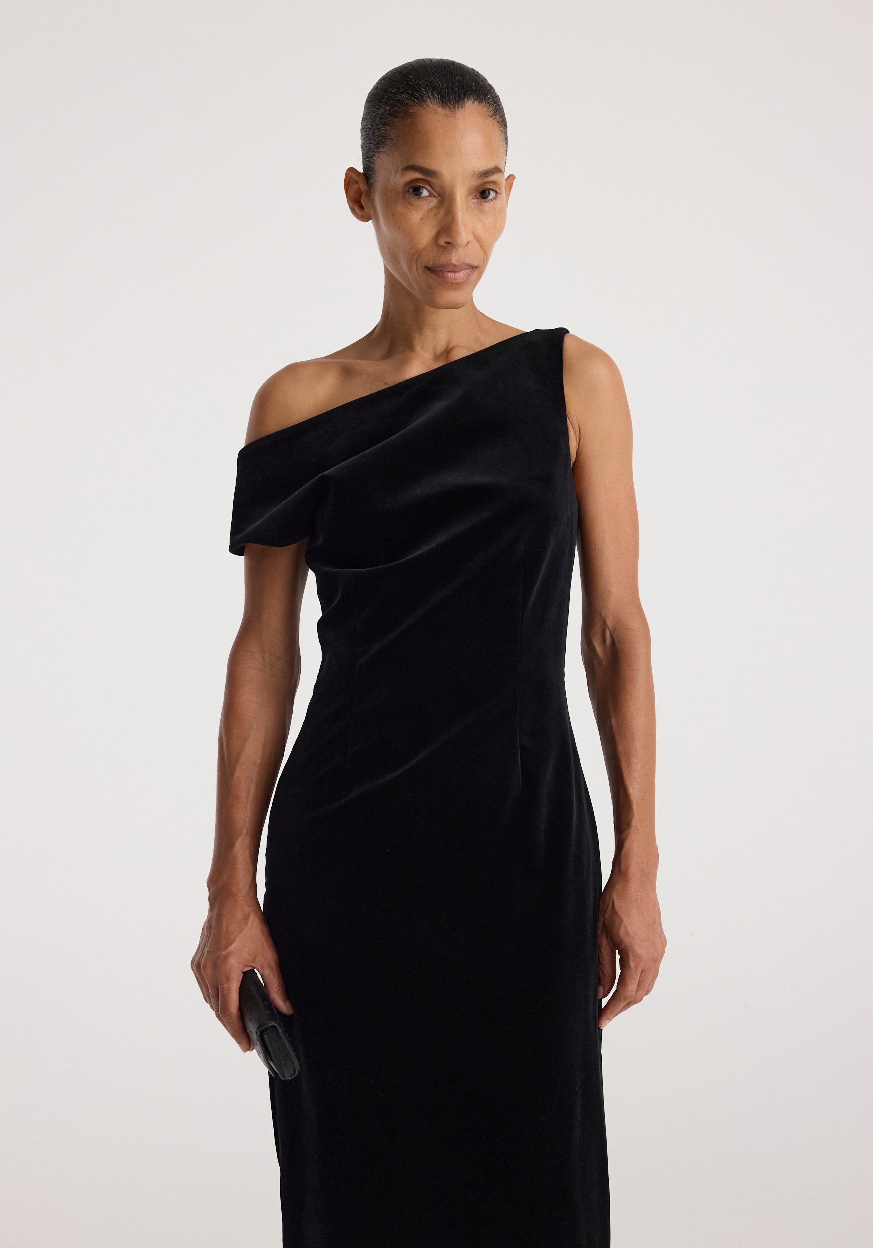 Sculptural off-shoulder velvet gown | black
