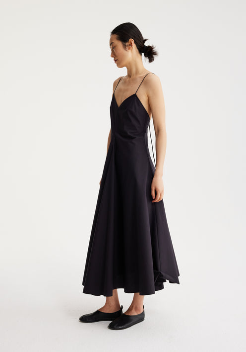 Cotton strap dress with wider hem | noir