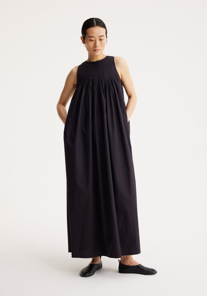 Sleeveless pleated a-line dress | noir