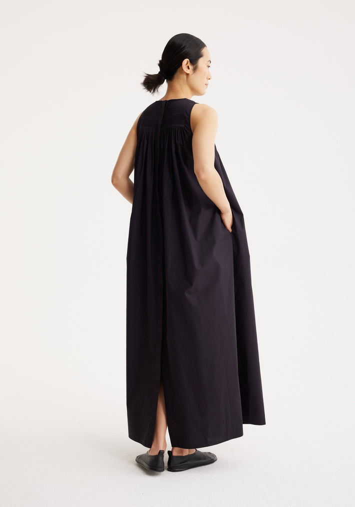 Sleeveless pleated a-line dress | noir