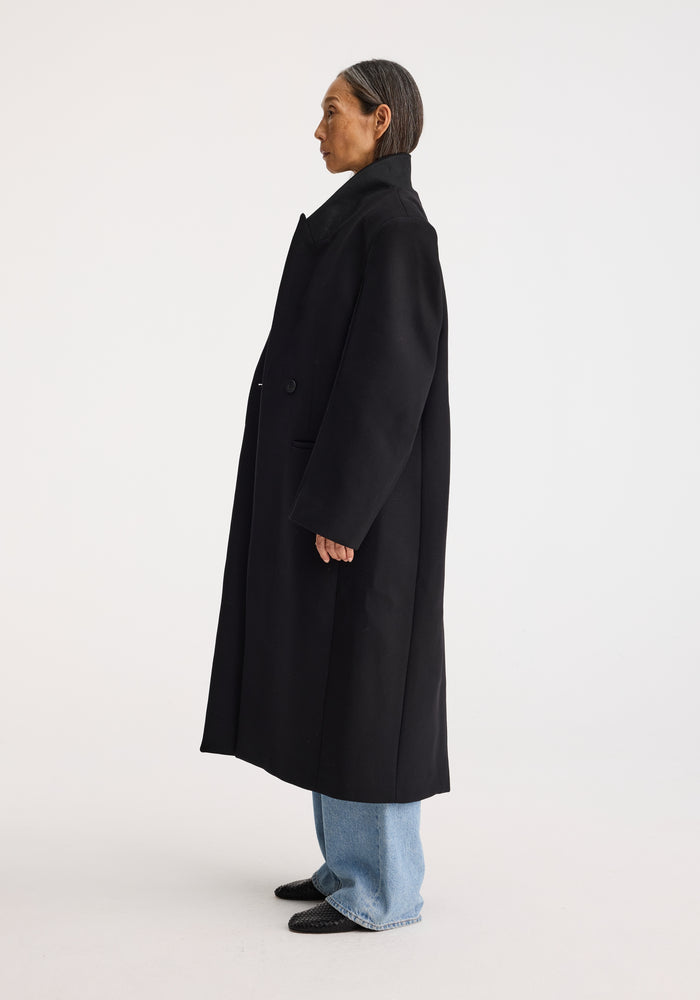 Opera coat | black