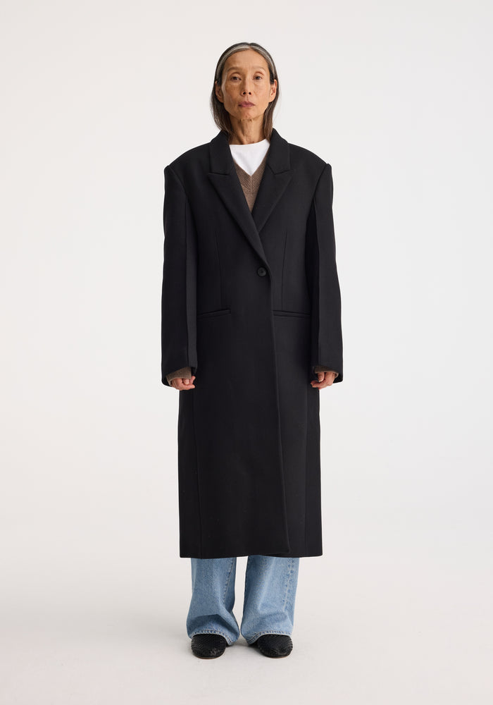 Opera coat | black