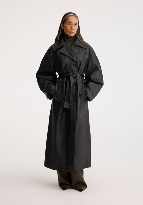 Belted leather trenchcoat | black