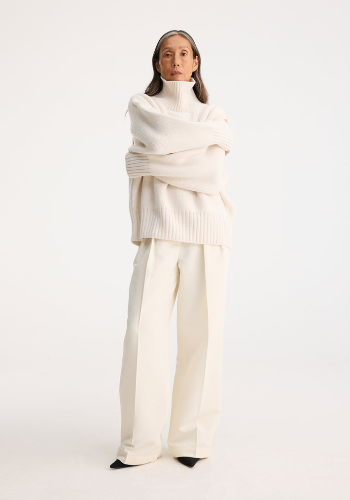 Compact turtleneck jumper | off white