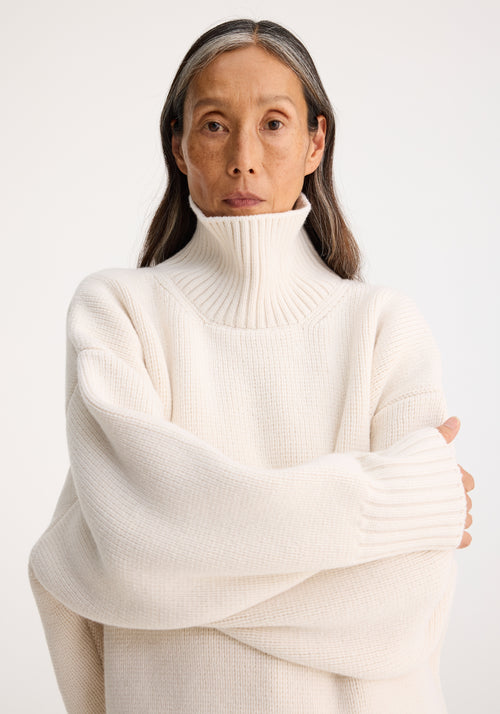 Compact turtleneck jumper | off white