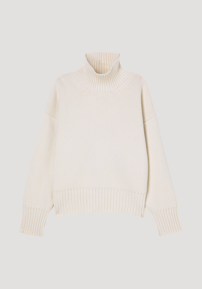 Compact turtleneck jumper | off white