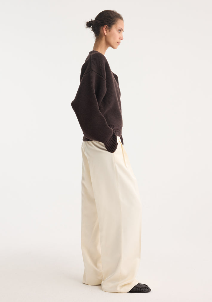 Sculptural compact v-neck | dark brown