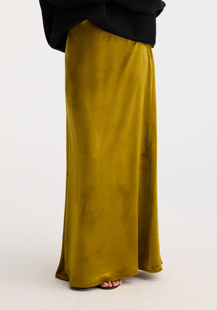 Long velvet skirt | gold