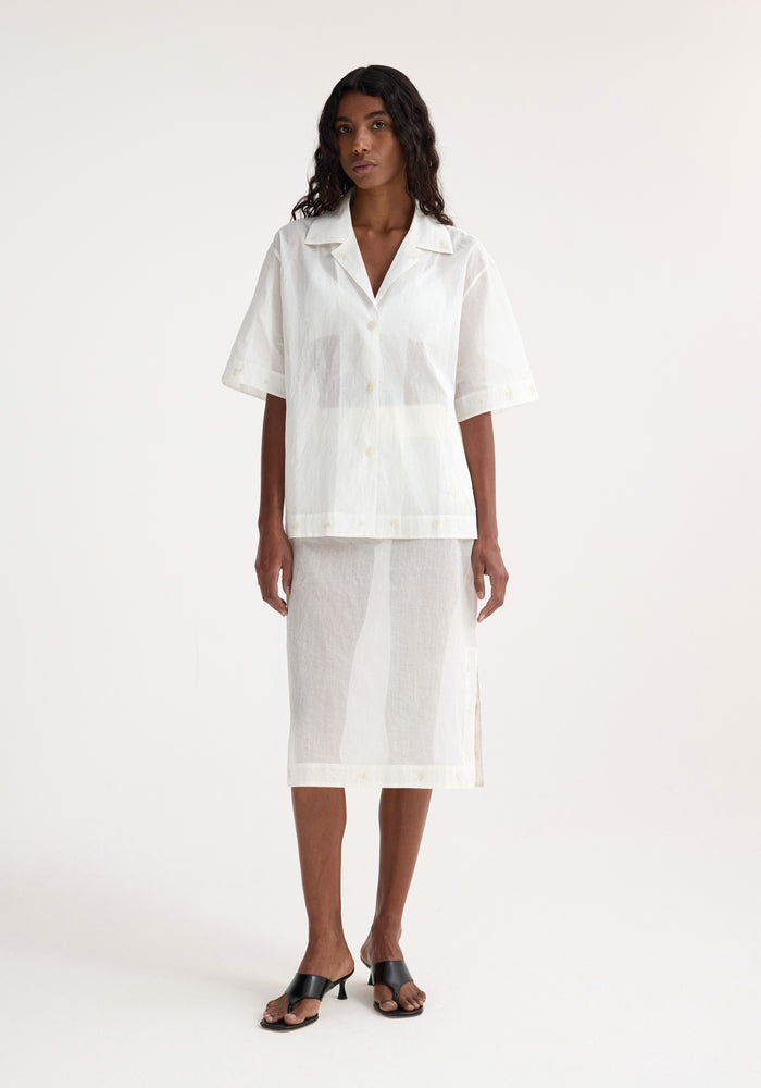 Camp collar organza shirt | off white