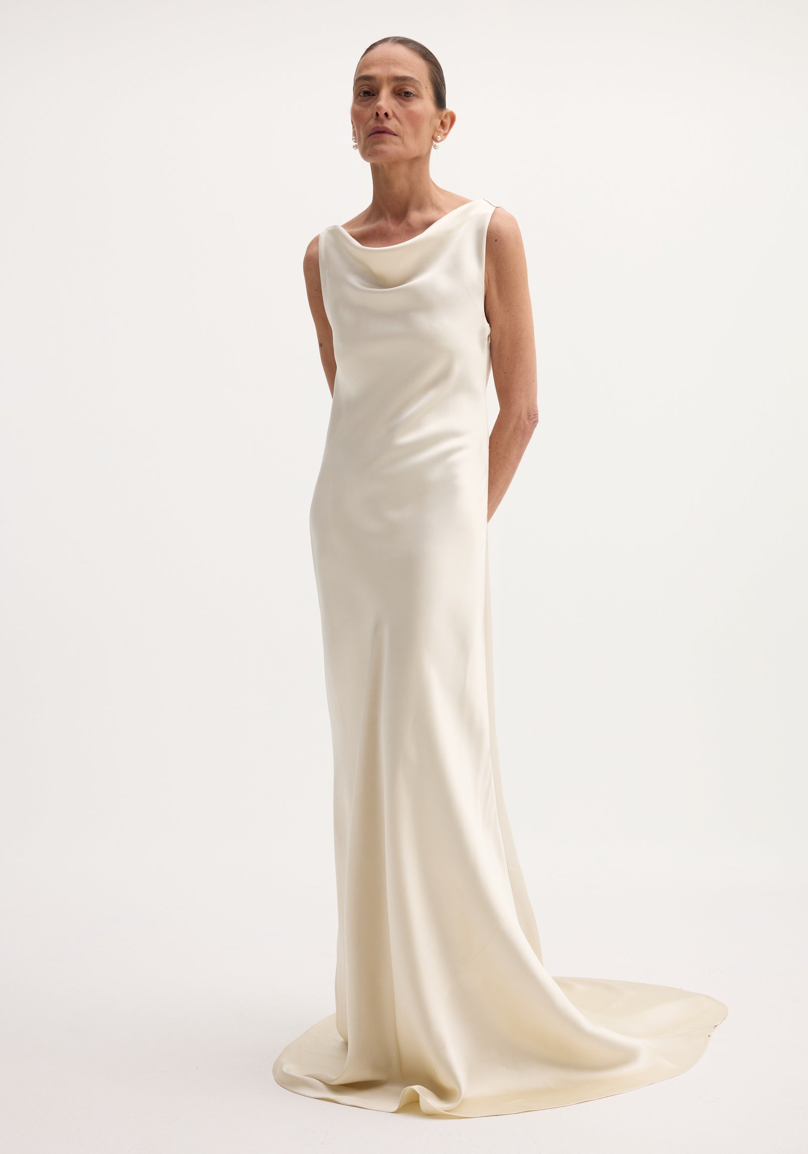 Draped satin dress with train– Róhe