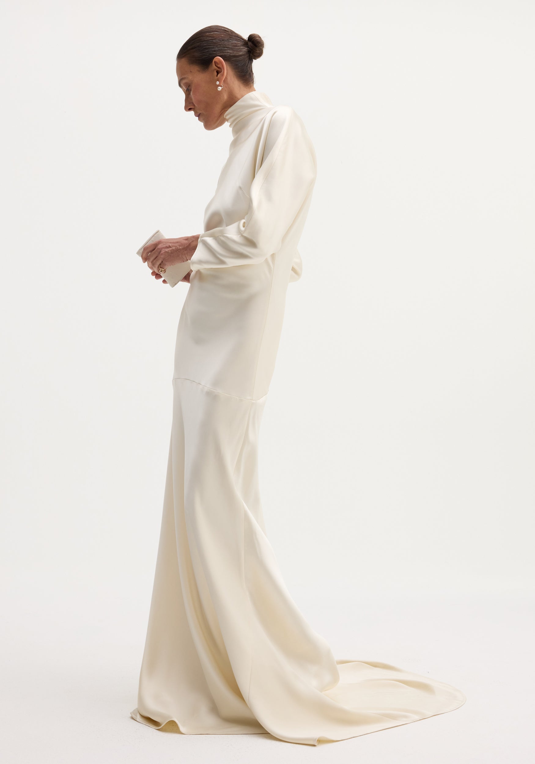 Satin button down dress with train– Róhe