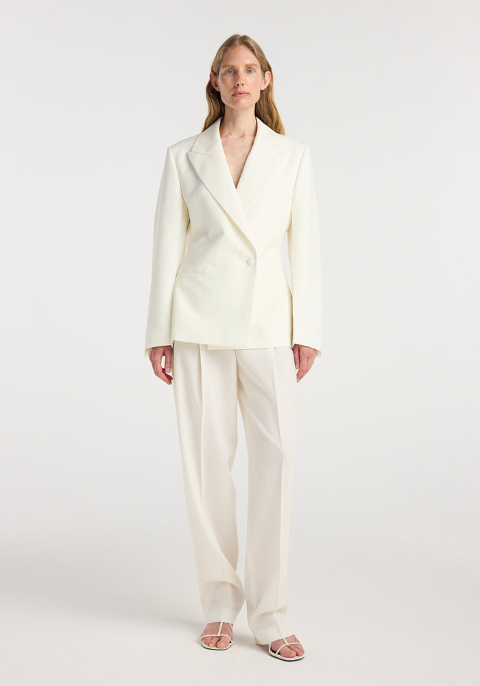 Hourglass shaped blazer | off white