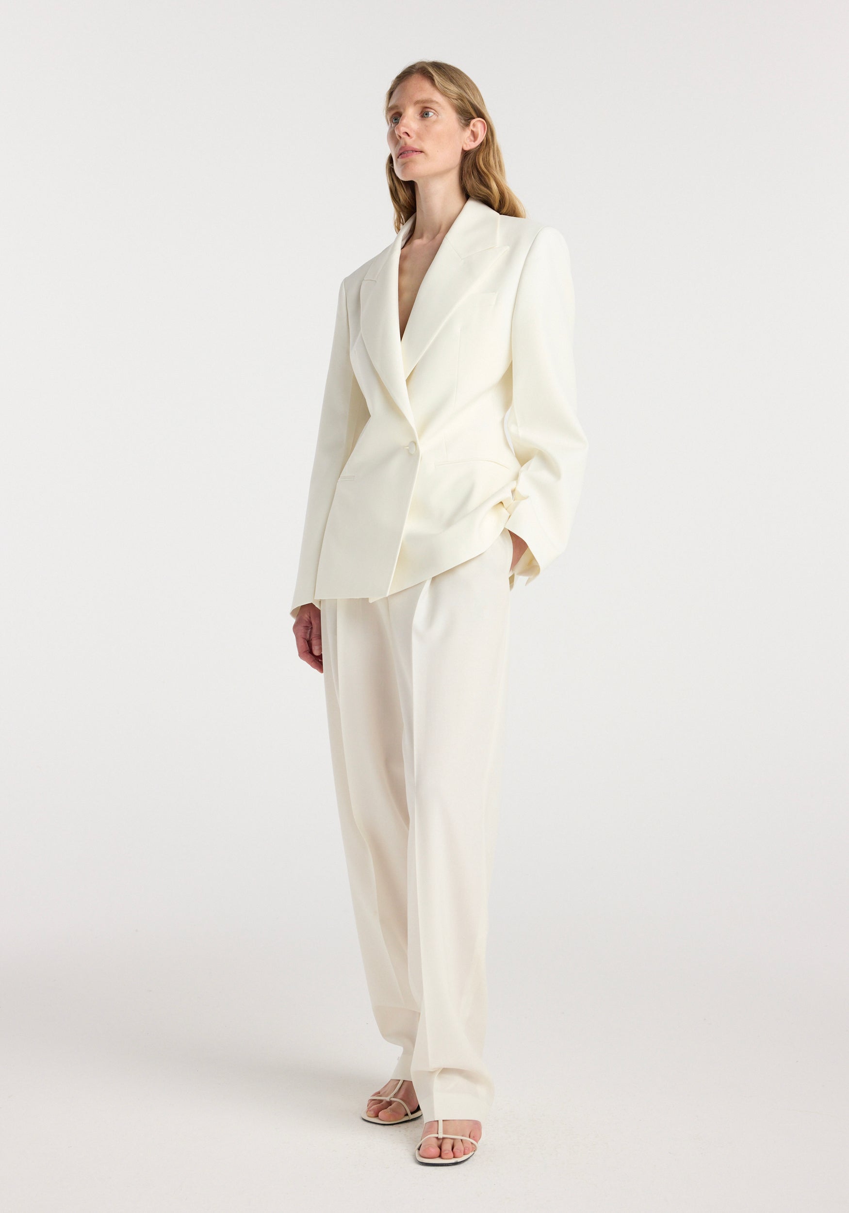 Hourglass shaped blazer | off white