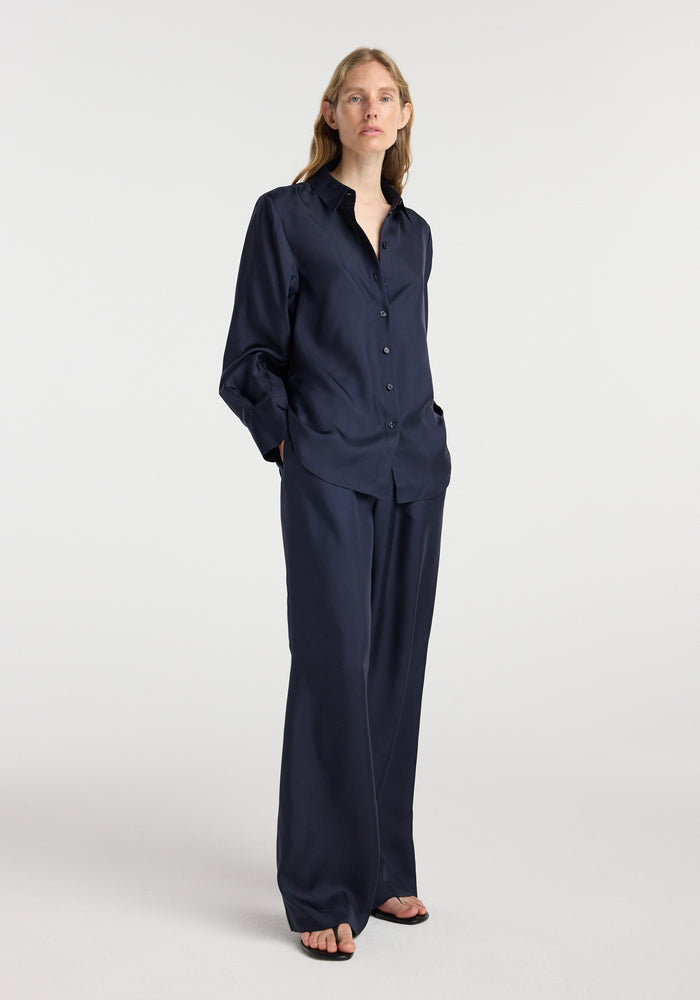 Silk open-sleeve detailed shirt | night
