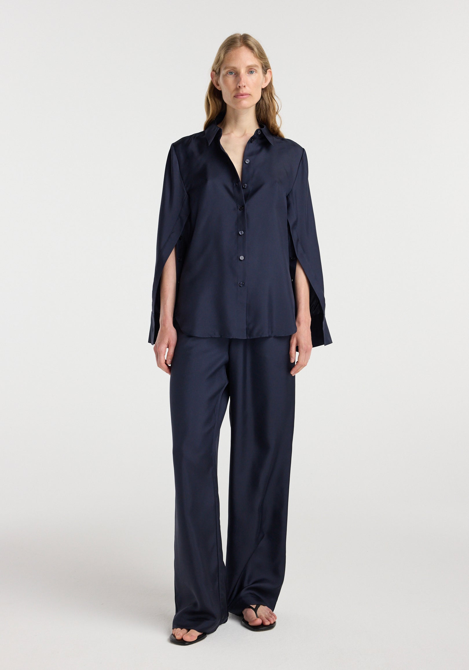 Silk open-sleeve detailed shirt | night
