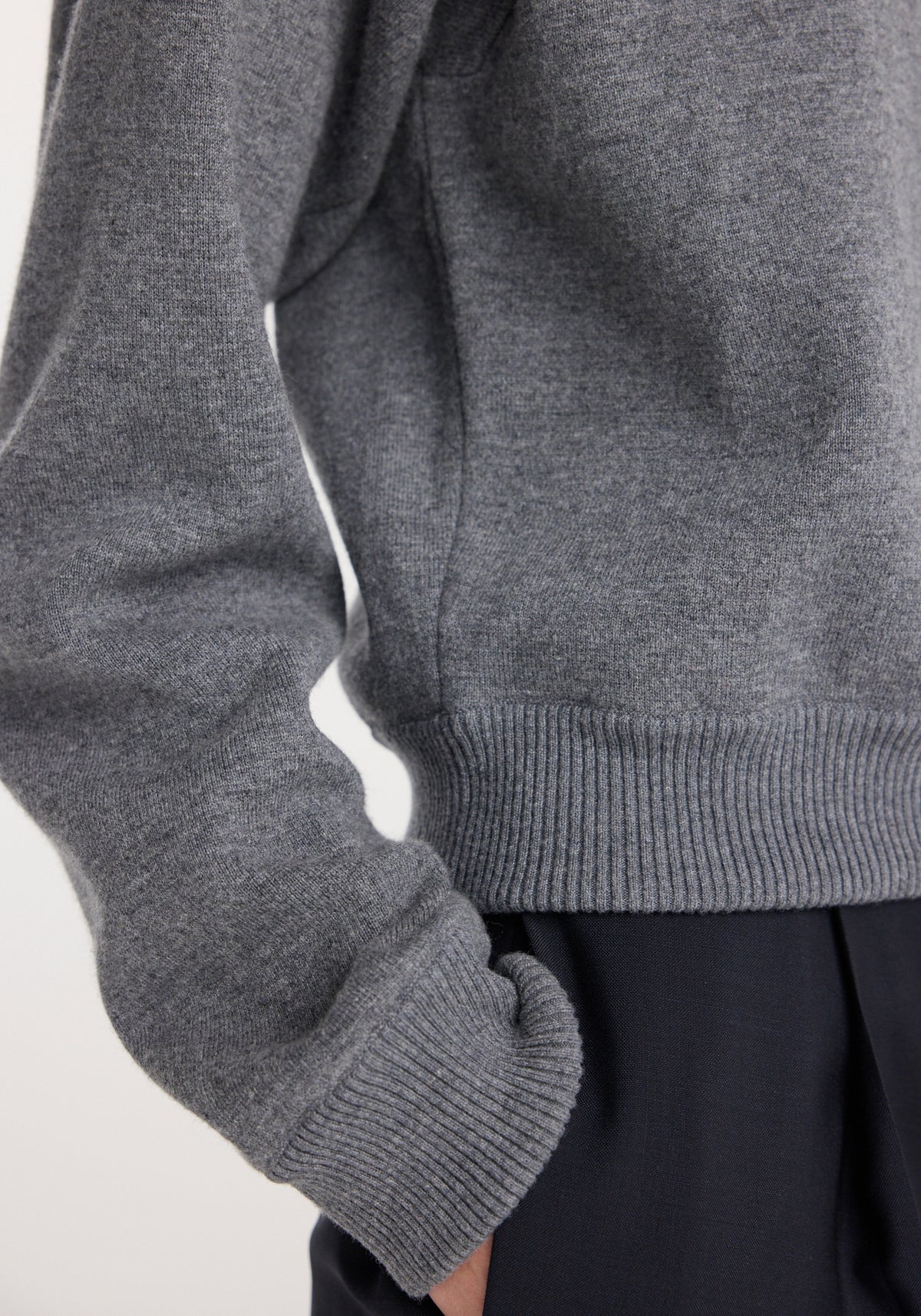 Statement shoulder crewneck | mid grey melange
