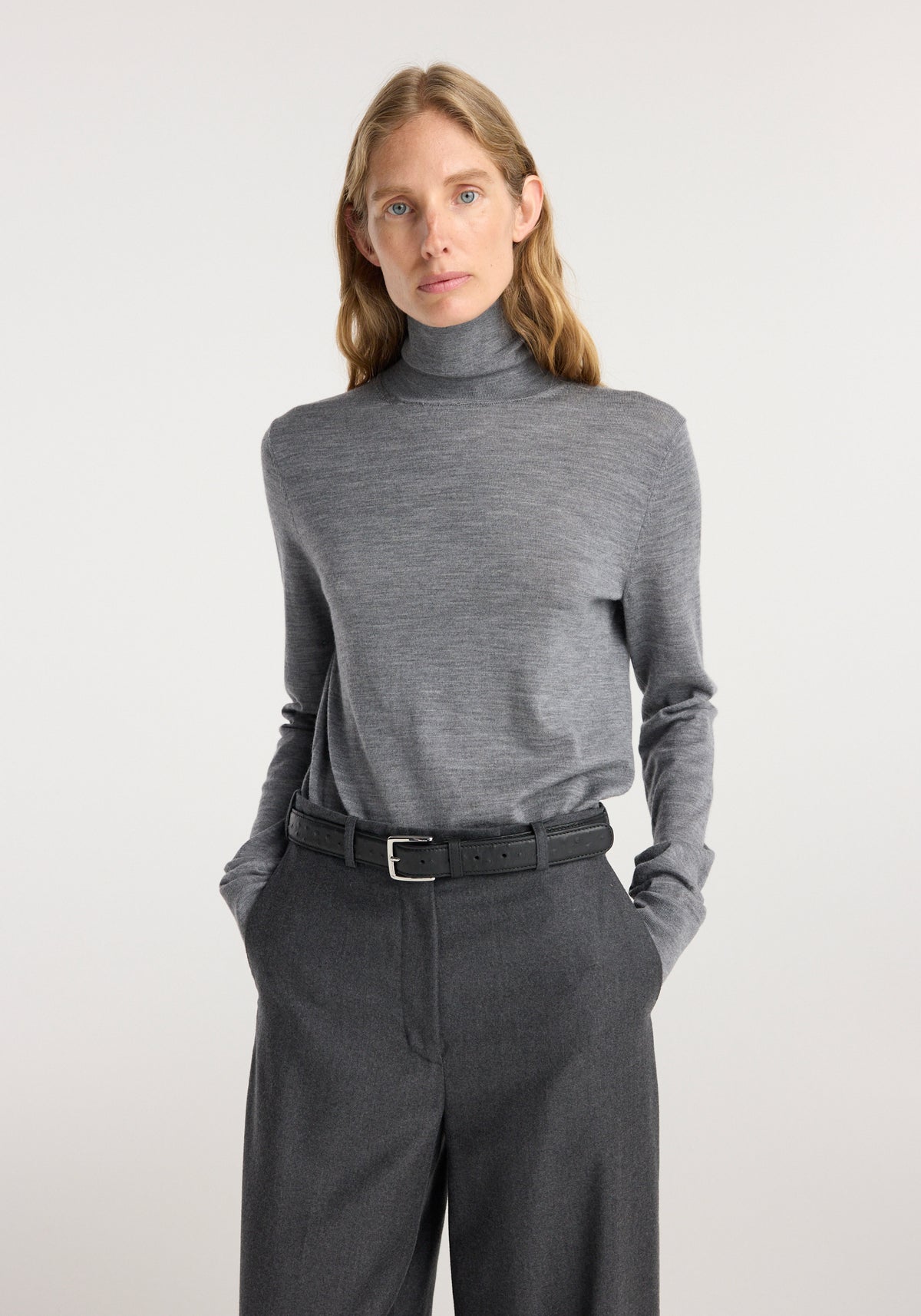 Fine knitted wool turtleneck | mid grey melange