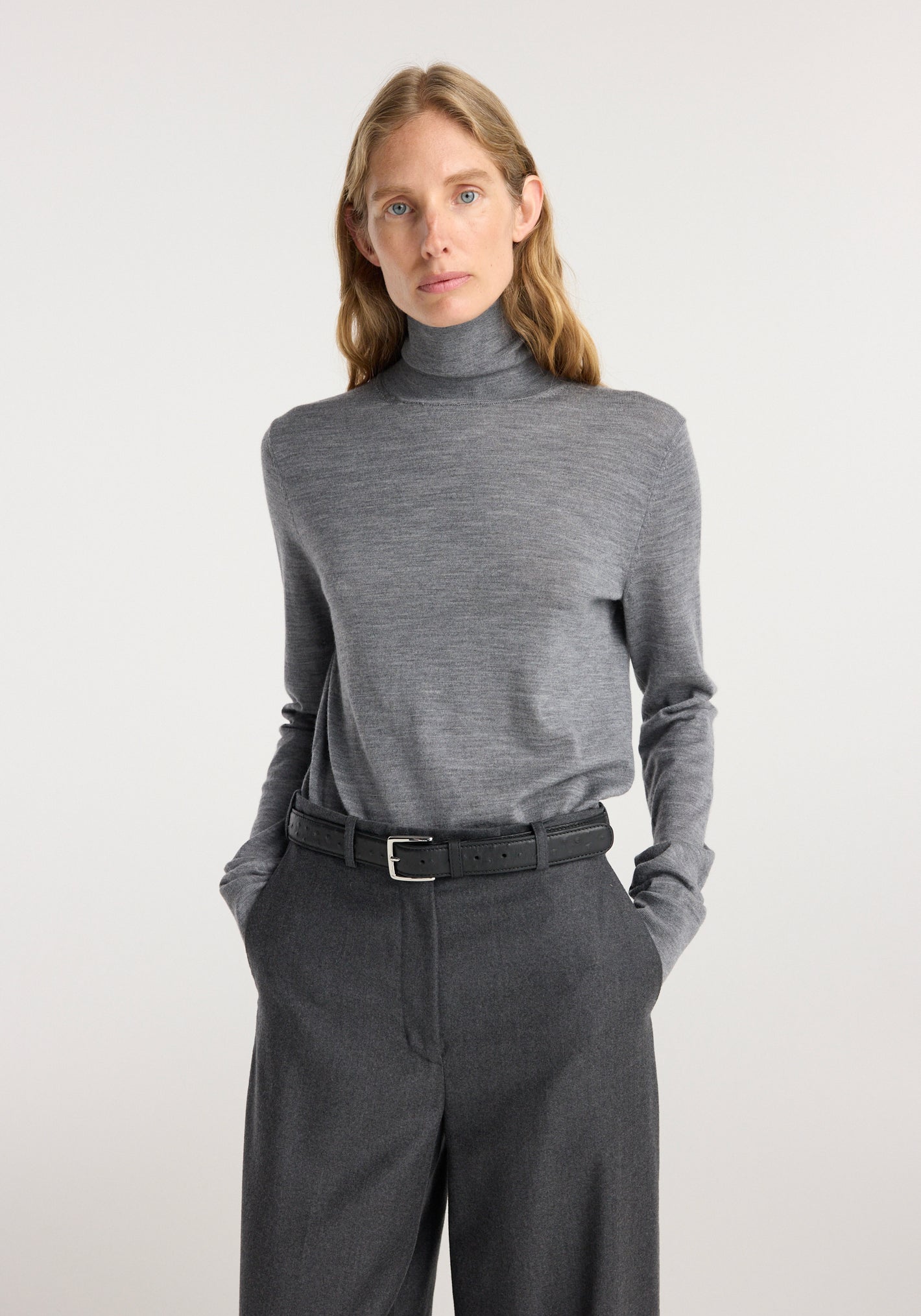 Fine knitted wool turtleneck | mid grey melange