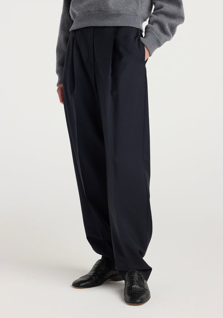 Daria - Single pleat tapered trousers | navy