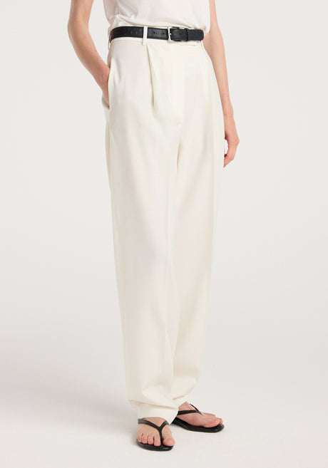 Daria - Single pleat tapered trousers | off white