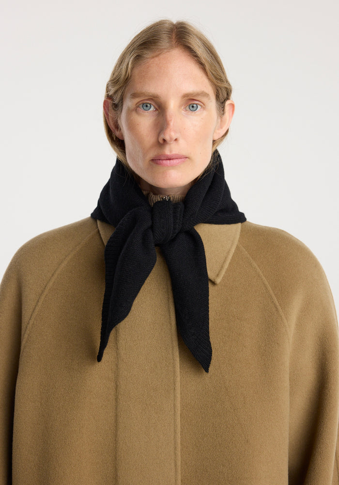 Small knitted triangle scarf | black