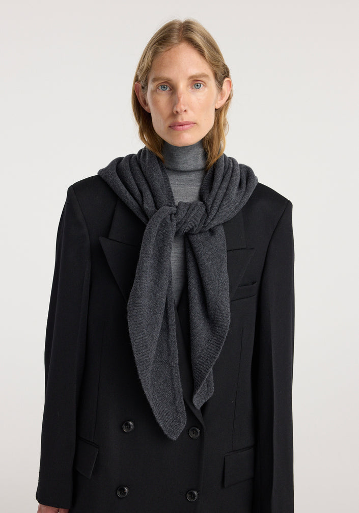 Large knitted triangle scarf | anthracite melange