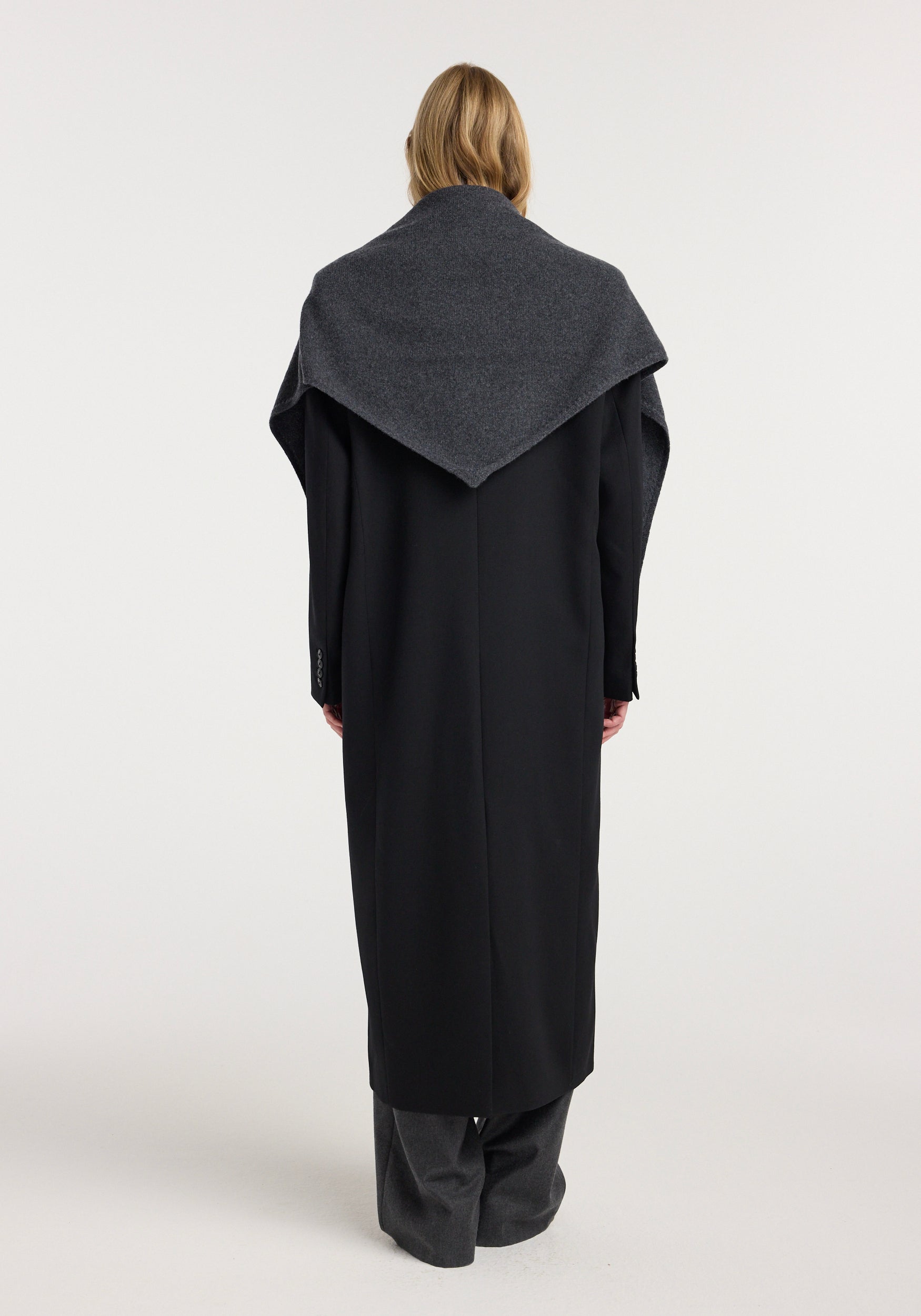 Large knitted triangle scarf | anthracite melange