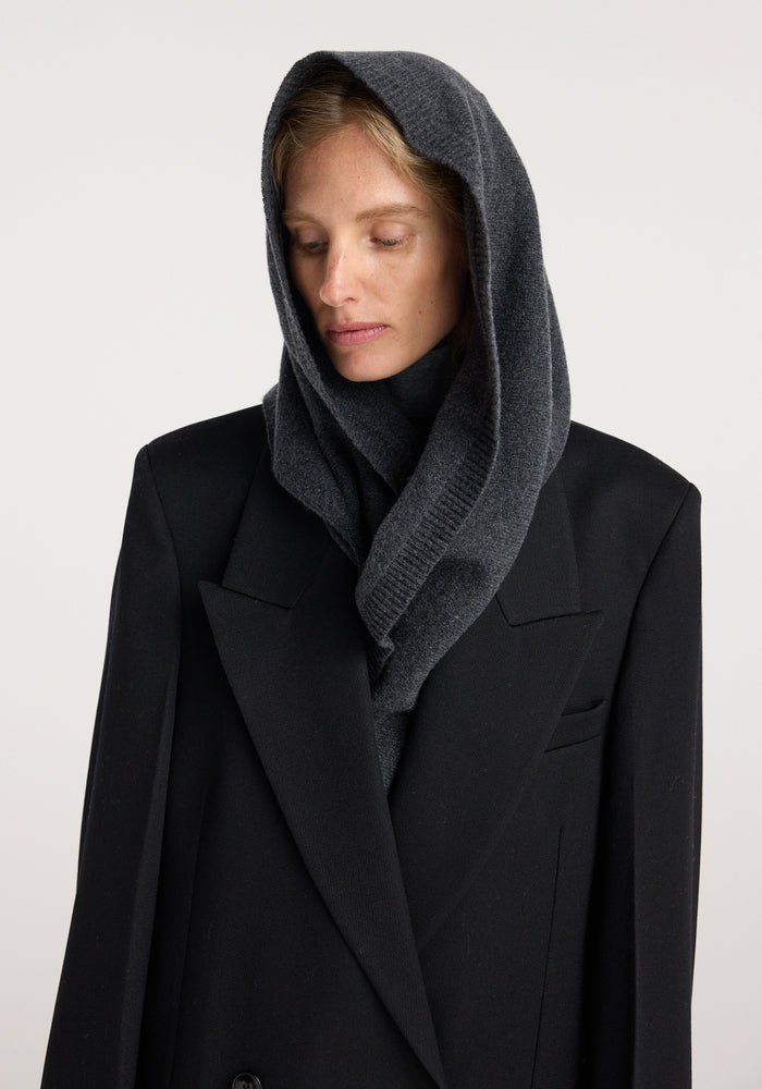 Large knitted triangle scarf | anthracite melange