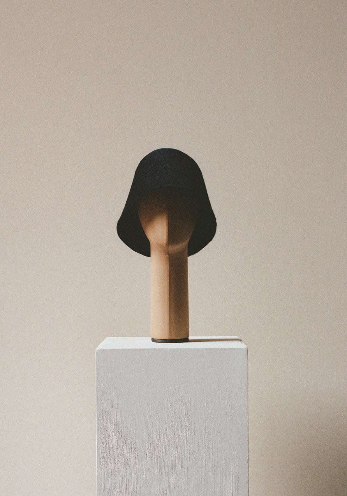 Velvet Hat, Suri | black