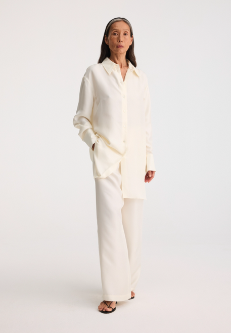 Signature elongated silk shirt | cream