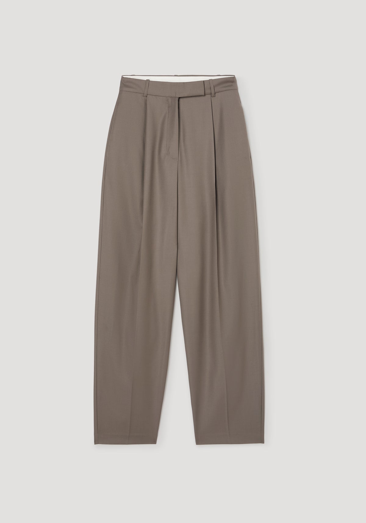 Daria - Single pleat tapered trousers | desert brown